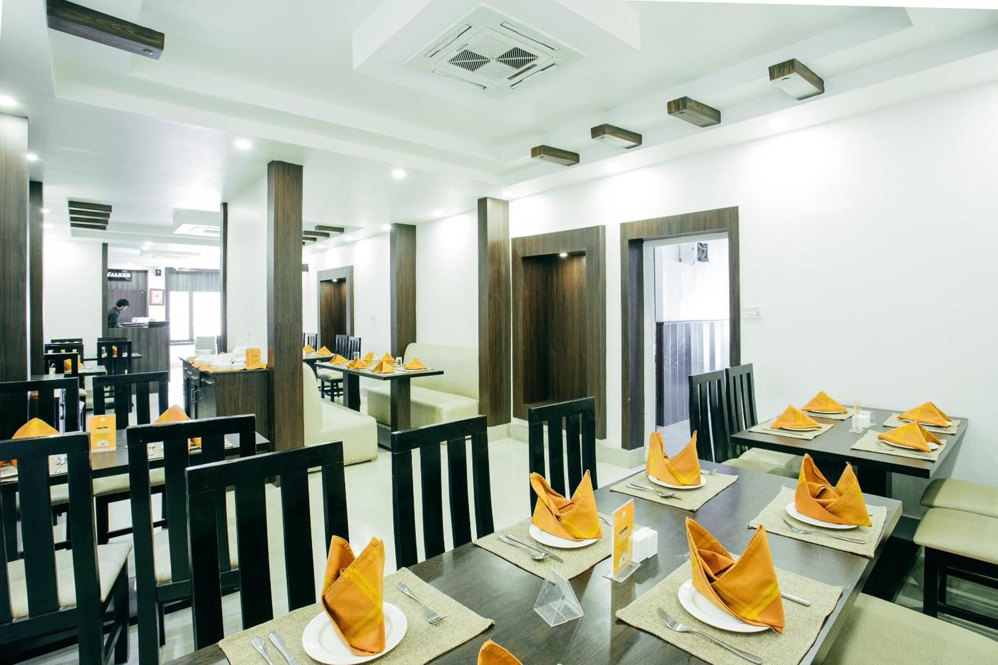 Oyo 11474 Gangaur Regency Boutique Hotel Katmandu Kültér fotó