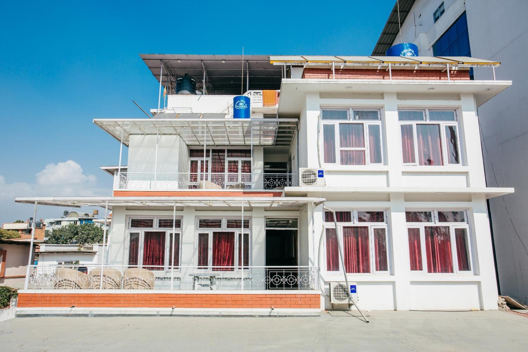 Oyo 11474 Gangaur Regency Boutique Hotel Katmandu Kültér fotó